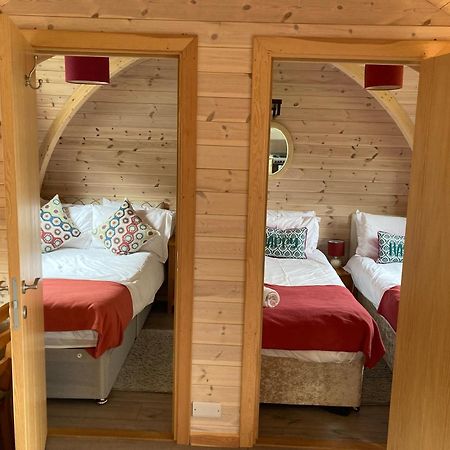 Hotel Squirrel Glamping Pod School House Farm à Leighton  Extérieur photo