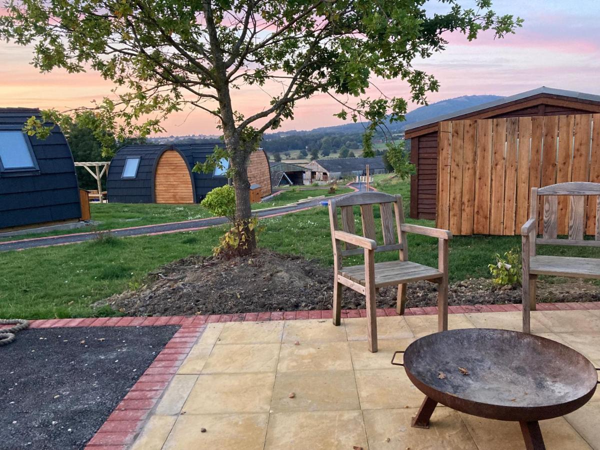 Hotel Squirrel Glamping Pod School House Farm à Leighton  Extérieur photo