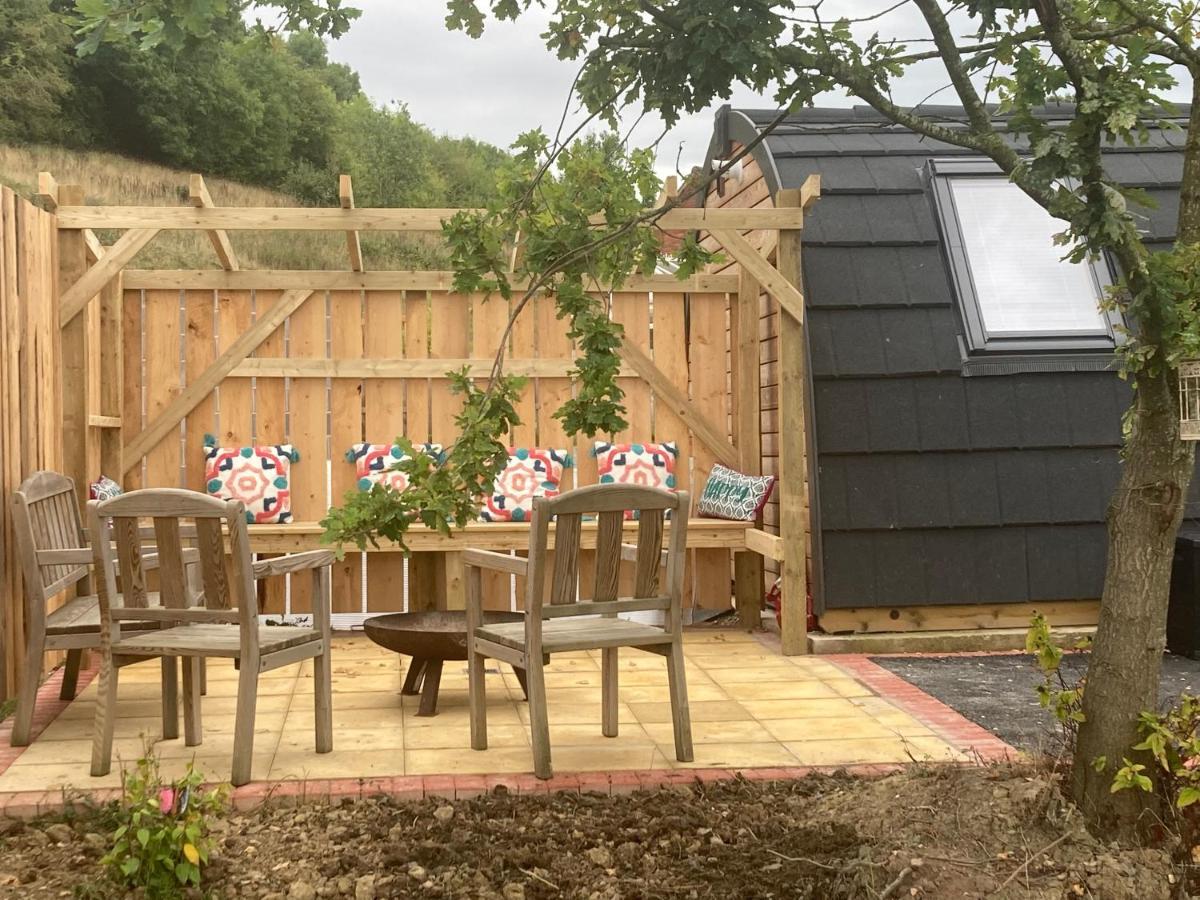 Hotel Squirrel Glamping Pod School House Farm à Leighton  Extérieur photo