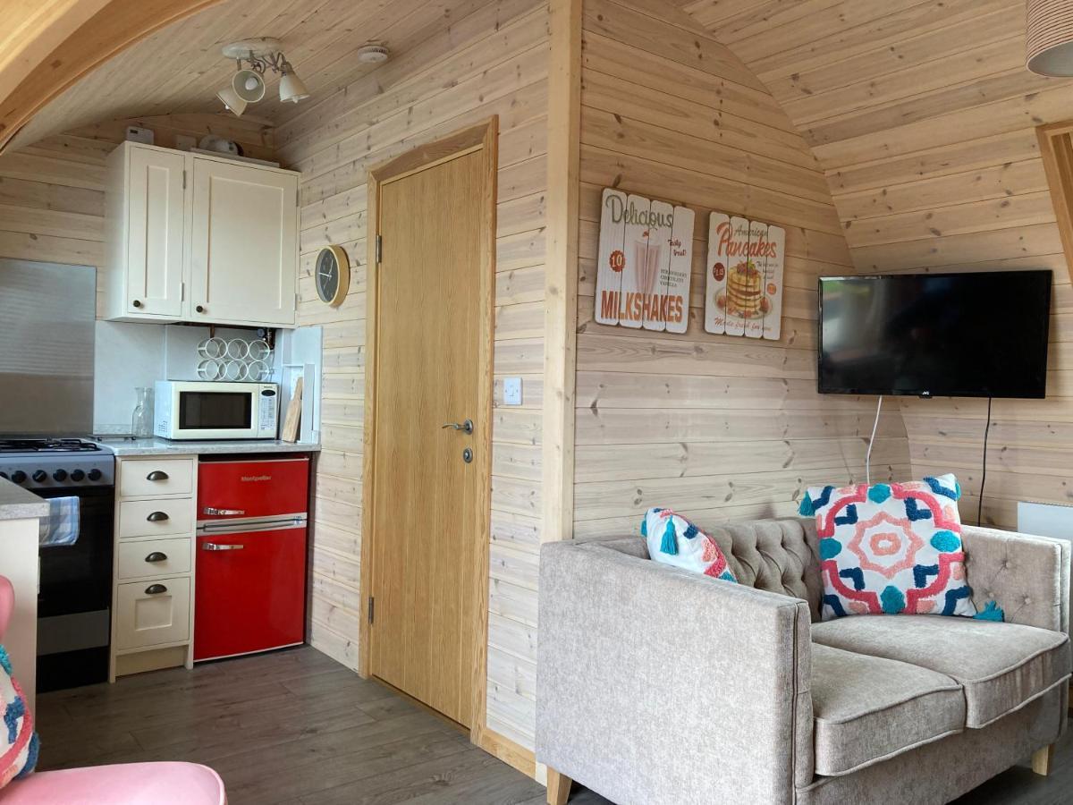 Hotel Squirrel Glamping Pod School House Farm à Leighton  Extérieur photo