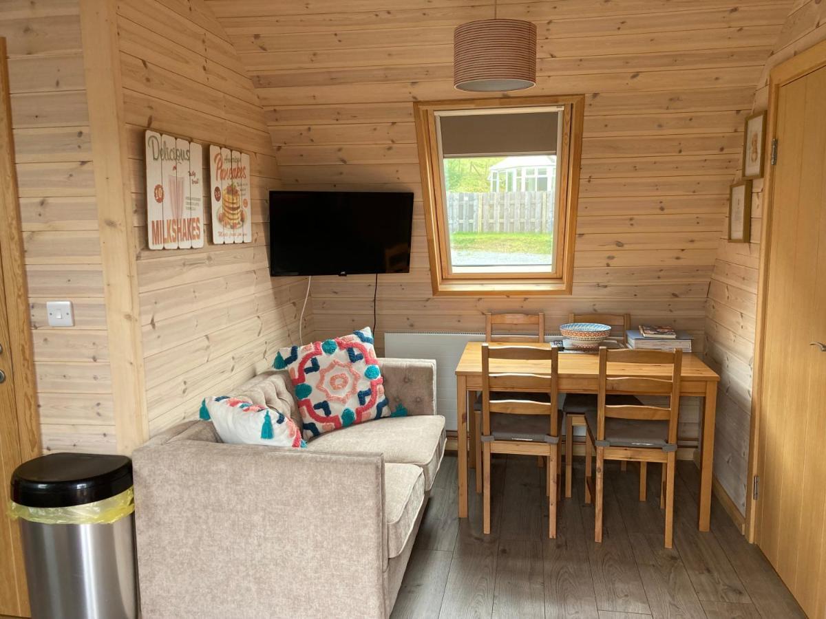 Hotel Squirrel Glamping Pod School House Farm à Leighton  Extérieur photo