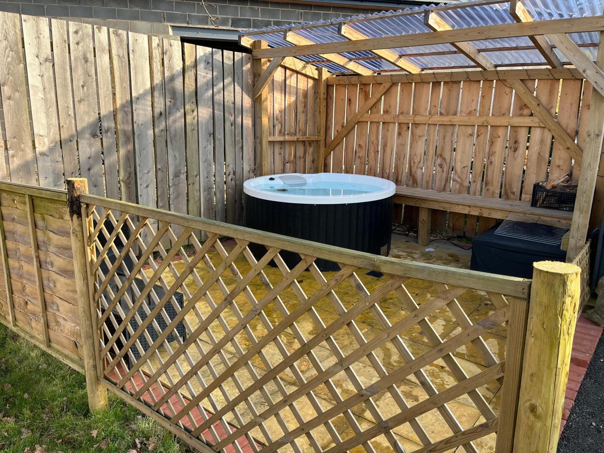 Hotel Squirrel Glamping Pod School House Farm à Leighton  Extérieur photo