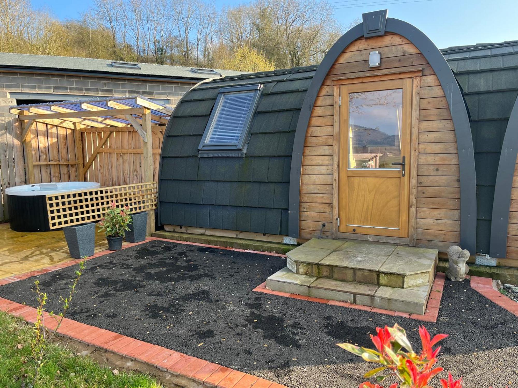 Hotel Squirrel Glamping Pod School House Farm à Leighton  Extérieur photo