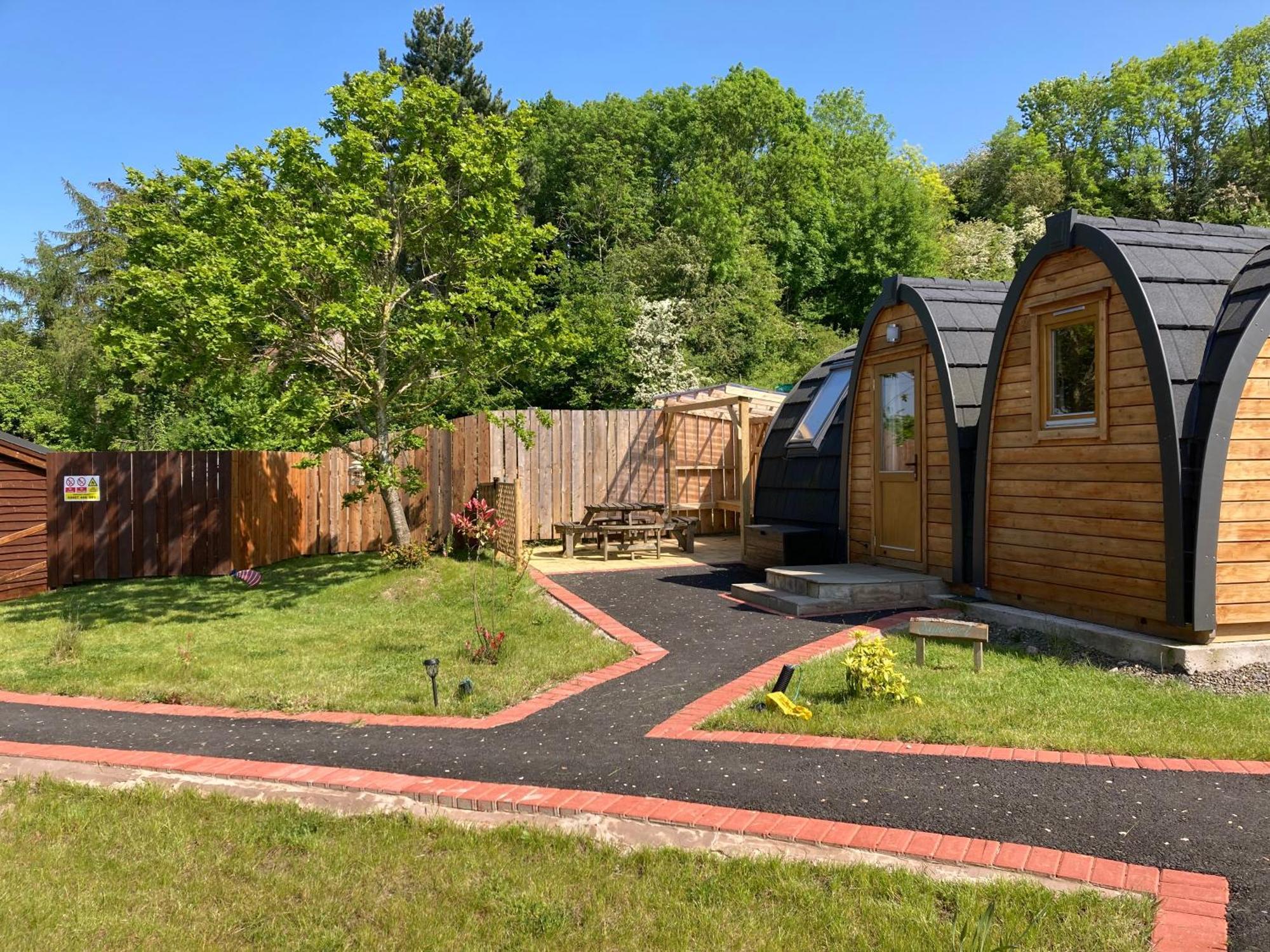 Hotel Squirrel Glamping Pod School House Farm à Leighton  Extérieur photo
